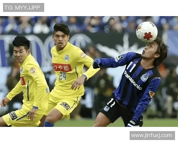 冈山绿鸡与山形山神的激烈对决展现足球魅力与团队精神的巅峰对抗