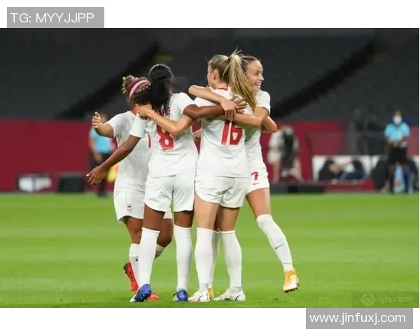 巴西女足与加拿大女足激战正酣谁能在国际赛场上笑到最后